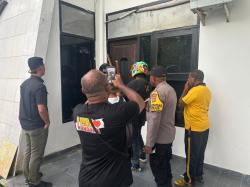 Honorer Sarmi Desak Pengangkatan ASN, Palang Kantor Bupati dan BPKAD