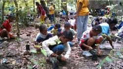 Selamatkan Bantaran Sungai, Pemdes Tapenpah Lakukan Terobosan Lewat Aksi Reboisasi