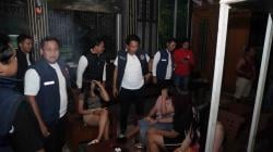 Jombang Bersih-bersih Peredaran Narkoba! Karaoke Digerebek, LC dan Pengunjung Dites Urine, Hasilnya?