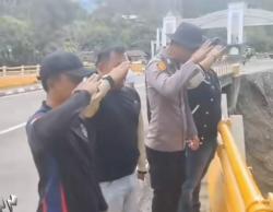 15 Hari Tak Ditemukan, Polri Beri Penghormatan Terakhir untuk Ipda Angga Korban Longsor di Sumbar