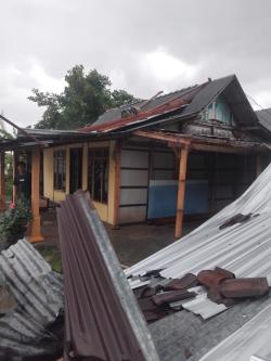 Angin Puting Beliung Terjang Kendal, Puluhan Rumah Rusak dan Sejumlah Wilayah Terendam Banjir