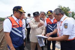 Jelang Libur Nataru, Menhub dan Dirut KAI Inspeksi Lintas Jalur KA Semarang-Grobogan