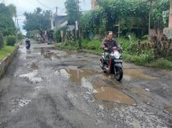 Jalan Jenderal Sudirman Barru Rusak Parah, PUPR: Kita Anggarkan Rp379 Juta Untuk Perbaikan