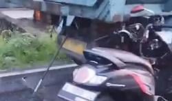 Pengendara Motor Tewas Tabrak Dump Truk Parkir di Jalan Pontang–Tirtayasa Serang