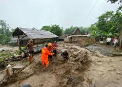 Banjir Bandang Terjang Desa Gunungsari Maesan, Lima Rumah Warga Terdampak