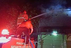 Lupa Matikan Komputer dan Kipas Angin, Lantai Dua Sebuah Ruko di Pujapura Purwodadi Terbakar