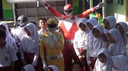Power Rangers Antar Makan Bergizi Gratis, Siswa SDN Candi Boyolali Riang Gembira