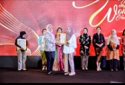 Definisi Kartini Modern: Farliani Hijriana Ubah Sampah Jadi Prestasi di WEA 2025.