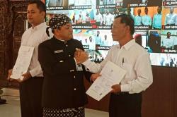 Kisah Darso, 30 Tahun Jadi Tenaga Kebersihan Hingga Akhirnya Terima SK PPPK