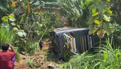Rem Blong Bus Peziarah Asal Lampung Terjun ke Lahan Warga di Kudus
