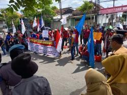 Aksi Demo Buruh di Jombang, Tuntut Kenaikan UMK 2026 dan Pembatalan PHK Massal