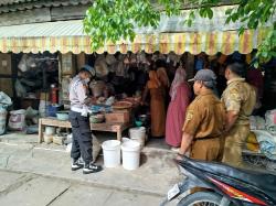 Jelang Natal dan Tahun Baru, Polsek Sukodono Sisir Toko, Temukan Makanan hingga Kosmetik Kedaluwarsa