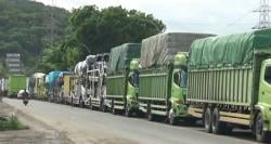 Cuaca Buruk Bikin Lumpuh, Ribuan Truk Antre Panjang hingga Keluar Pelabuhan Merak