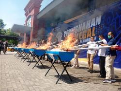 Bea Cukai Kudus dan Kejaksaan Musnahkan 9,5 Juta Batang Rokok Ilegal