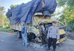 Kecelakaan Mengerikan di Jombang: Dua Truk Adu Muka Hingga Ringsek, Kedua Sopir Luka Parah