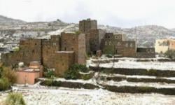 Fenomena Menakjubkan Saat Salju Tebal Menyelimuti Pegunungan Tabuk di Arab Saudi