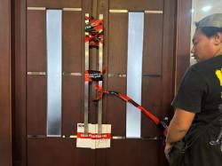 Ade Kunang Diduga Terjaring OTT, KPK Segel Kantor Bupati Bekasi