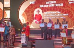 Pahlawan Budaya: Ina Tobani, Maestro Seni Tradisi Kain Kulit Kayu