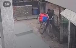 Nasib Apes Pedagang Es Krim, Sepeda dan Dagangan Raib di Masjid AL Mabrur Bekasi Barat