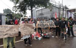 Sampah Tak Bisa Ditolerir, Warga Geruduk DPRD Tangsel Desak Tanggung Jawab Pemkot!