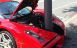 Viral! Supercar Ferrari Ringsek Usai Tabrak Tiang Listrik, Ternyata Mobil Hasil Curian 
