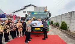 Nilai Ekspor Tembus Rp217 Juta, Menteri UMKM Lepas Furniture Kayu dan Rotan Trangsan ke Spanyol