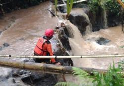 Bocah 7 Tahun Diduga Hanyut Terbawa Arus Saluran Air di Perum Alam Asri