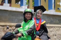 Anak Ojol Lulus Kuliah Kini Bisa Dicarikan Kerja, Begini Caranya!