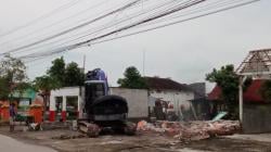 Semua Kios Dibongkar Tapi Ada Dua Kios Belum Dibongkar, Warga Ketitang Tunggu Ketegasan Pemdes