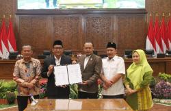 Perda Kawasan Tanpa Rokok Bojonegoro Disahkan, Sanksi Pidana Jadi Sorotan