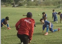 Bangun Fondasi Sejak Dini, Academy Unesa Siapkan Generasi Pesepak Bola Masa Depan yang Ahli