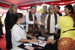 Ribuan Pekerja SKT di Surabaya Jalani Cek Kesehatan dan Vaksinasi