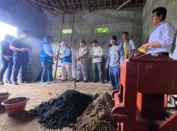 Dari Limbah Jadi Berkah, Warga Padarincang Kabupaten Serang Produksi Paving Blok Ramah Lingkungan   