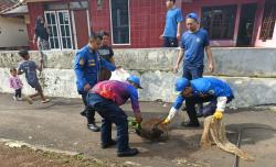 Anjing Liar Resahkan Warga Desa Lengkong, Damkar Tangkap Paksa