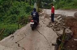 Longsor Parah di Lebak Selatan, Jalan Penghubung Dua Desa Amblas hingga 25 Meter