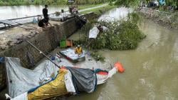 Angin Kencang 5 Menit, Lapak PKL dan Pohon Tumbang di Kota Lamongan