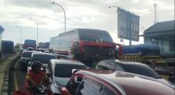 Terminal Merak Lumpuh! Antrean Kendaraan Mengular, Penumpang Terjebak Macet 2 Jam