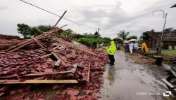 Angin Puting Beliung Robohkan Rumah Joglo di Sambungmacan Sragen
