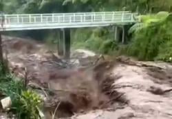 Banjir Bandang Terjang Kawasan Wisata Guci Tegal, Ini Penjelasan BNPB