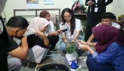 Mahasiswa UNS Gelar Sosialisasi dan Praktik Pembuatan Pestisida Nabati dari Daun Kelor