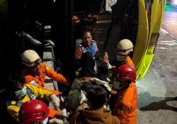 Evakuasi Dramatis Kecelakaan Maut Bus PO Cahaya Trans di Tol Semarang, Banyak Korban Terjepit