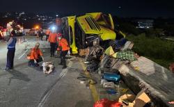 Kecelakaan Bus Tewaskan 15 Orang, Korban Terjepit dan Pecahan Kaca Hambat Evakuasi