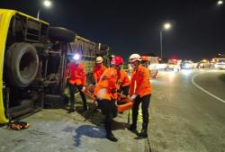Kecelakaan Maut! Bus PO Cahaya Trans Terguling di Exit Tol Krapyak Semarang, 15 Orang Tewas