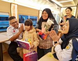 Peringati Hari Ibu, KAI Daop 3 Cirebon Hadirkan Kejutan Spesial bagi Pelanggan di Masa Nataru