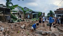 Hujan Lebat dan Angin Kencang Terjang Kartasura, Tembok Ambruk hingga Pohon Tumbang