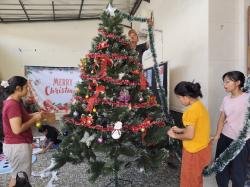 Nuansa Bambu dan Alam Hiasi Gereja Santo Yusuf Indramayu Menyambut Natal 2025