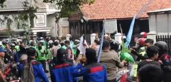 Aksi Buruh di Purwakarta Memanas, Bentrok dengan Ojol Tak Terhindarkan