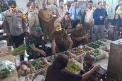 Pastikan Perayaan Nataru Berjalan Aman dan Nyaman, Bupati Grobogan Cek Pasar Hingga Pos Terpadu