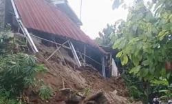 Longsor Tutup Jalan Desa di Rangkasbitung, Satu Rumah Warga Rusak
