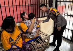 Mengharukan, Balita di Madiun Peringati Hari Ibu di Ruang Tahanan